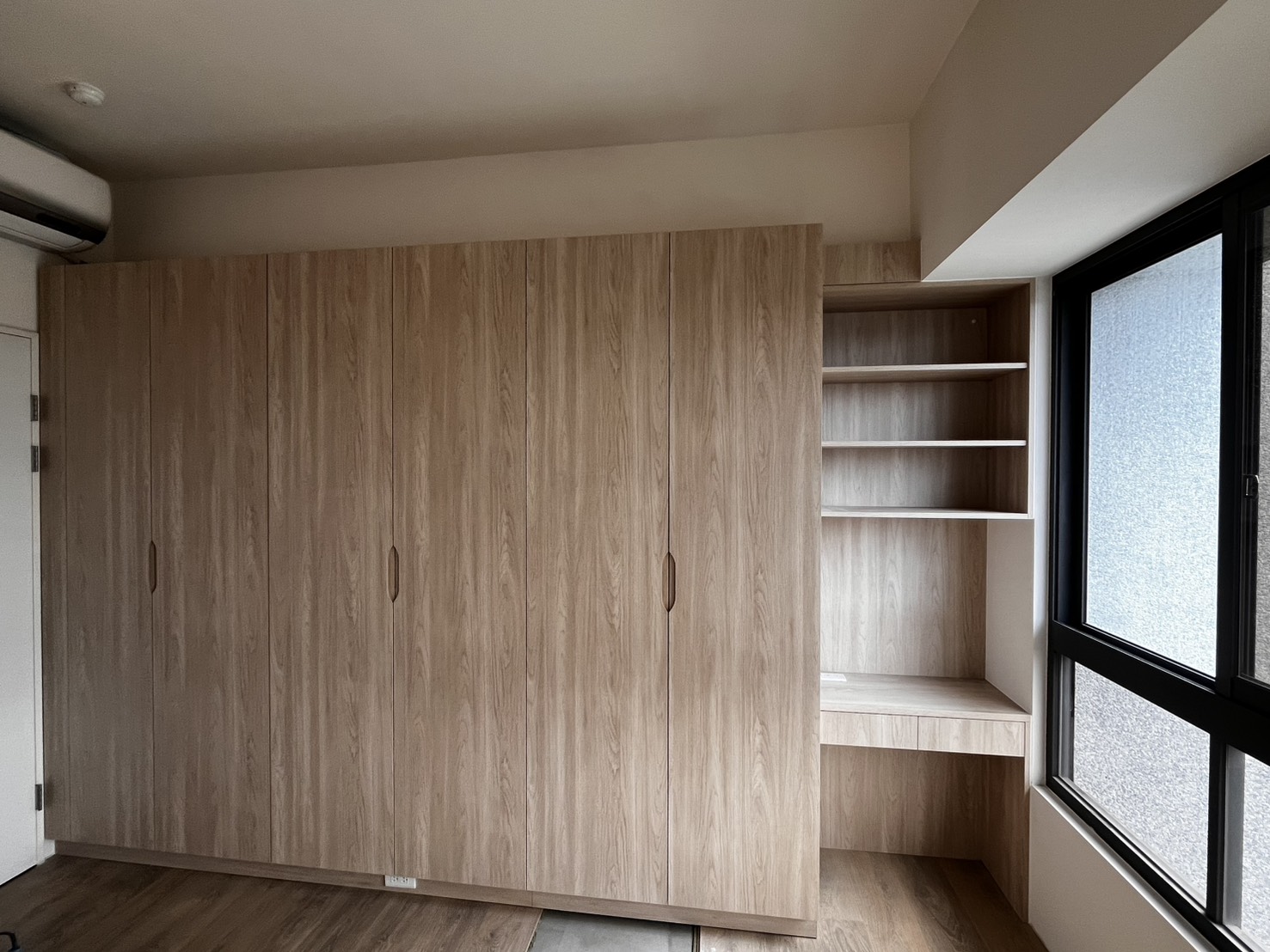 主臥室衣櫃/梳妝桌