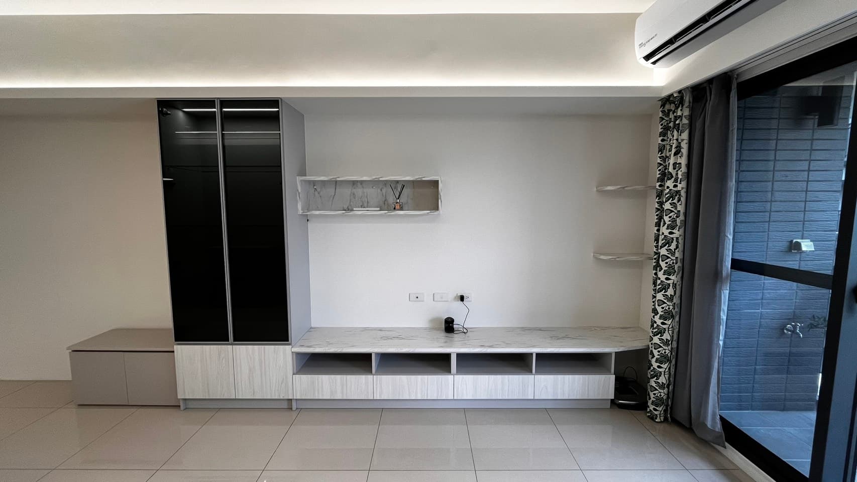 客廳區域/造型天花